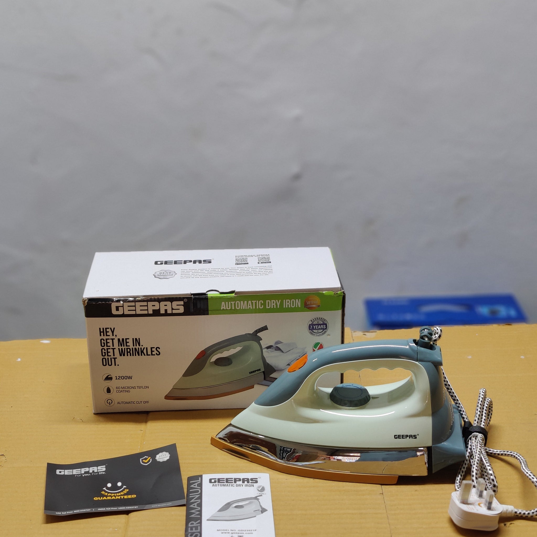 Geepas Automatic Dry Iron GDI23021P