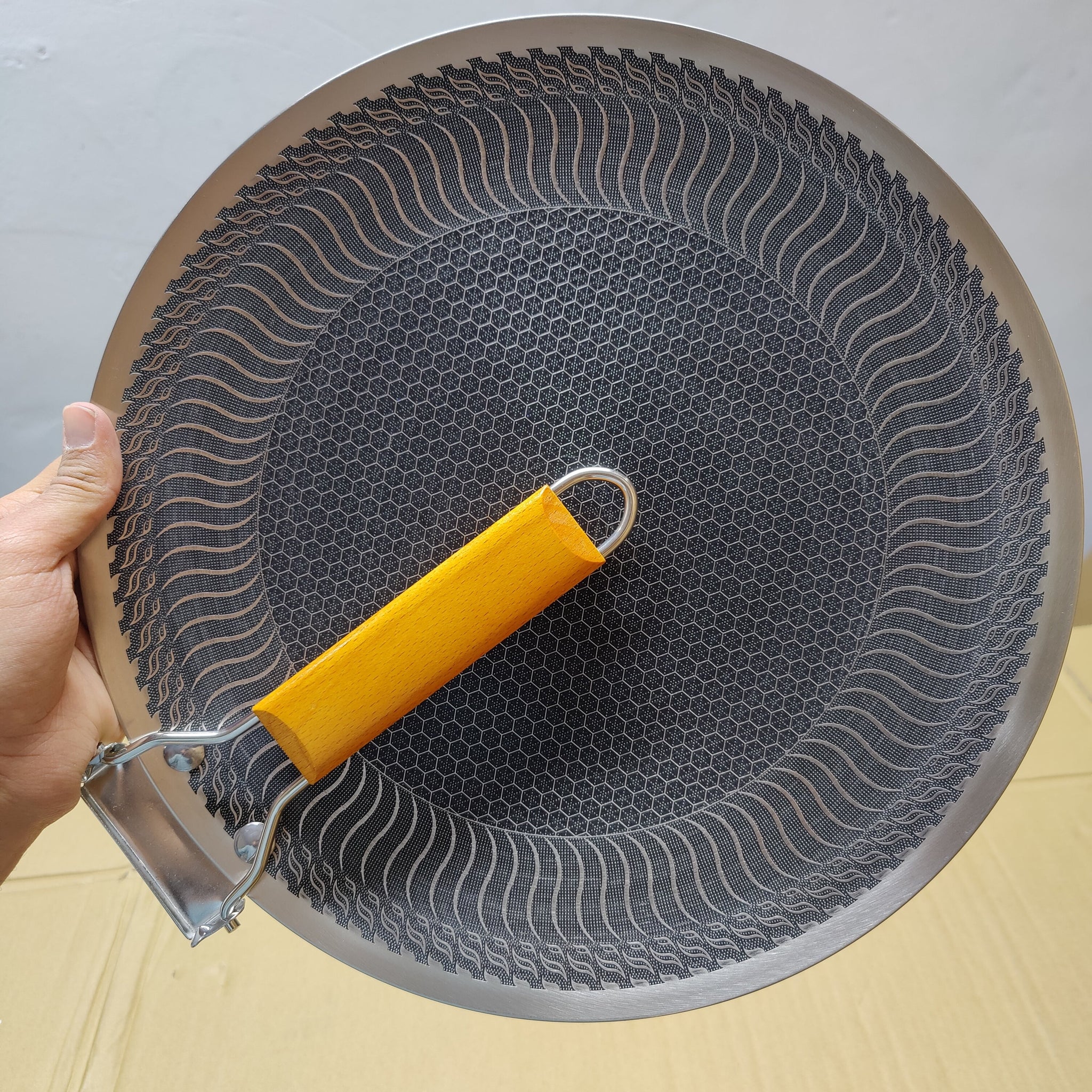 Foldable Handle Honeycomb Laser Coated Tawa